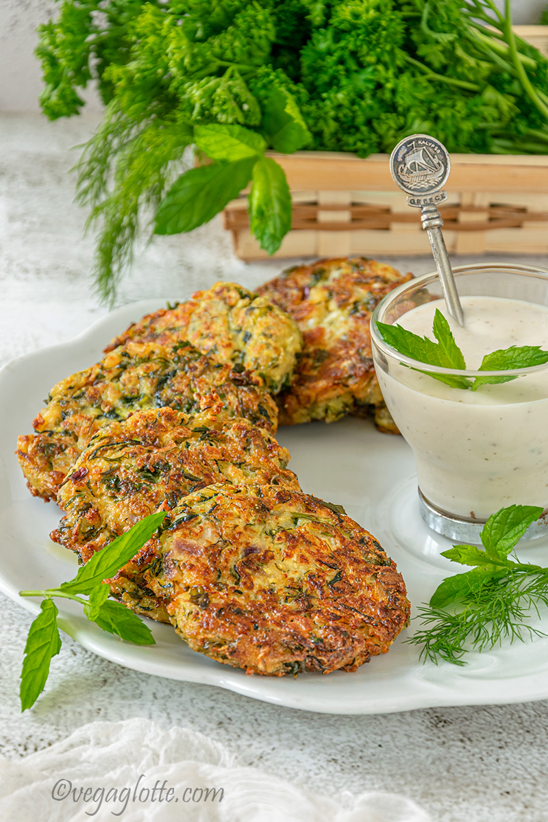 Kolokithokeftedes / Beignets de courgettes grecs (végétarien, vegan)